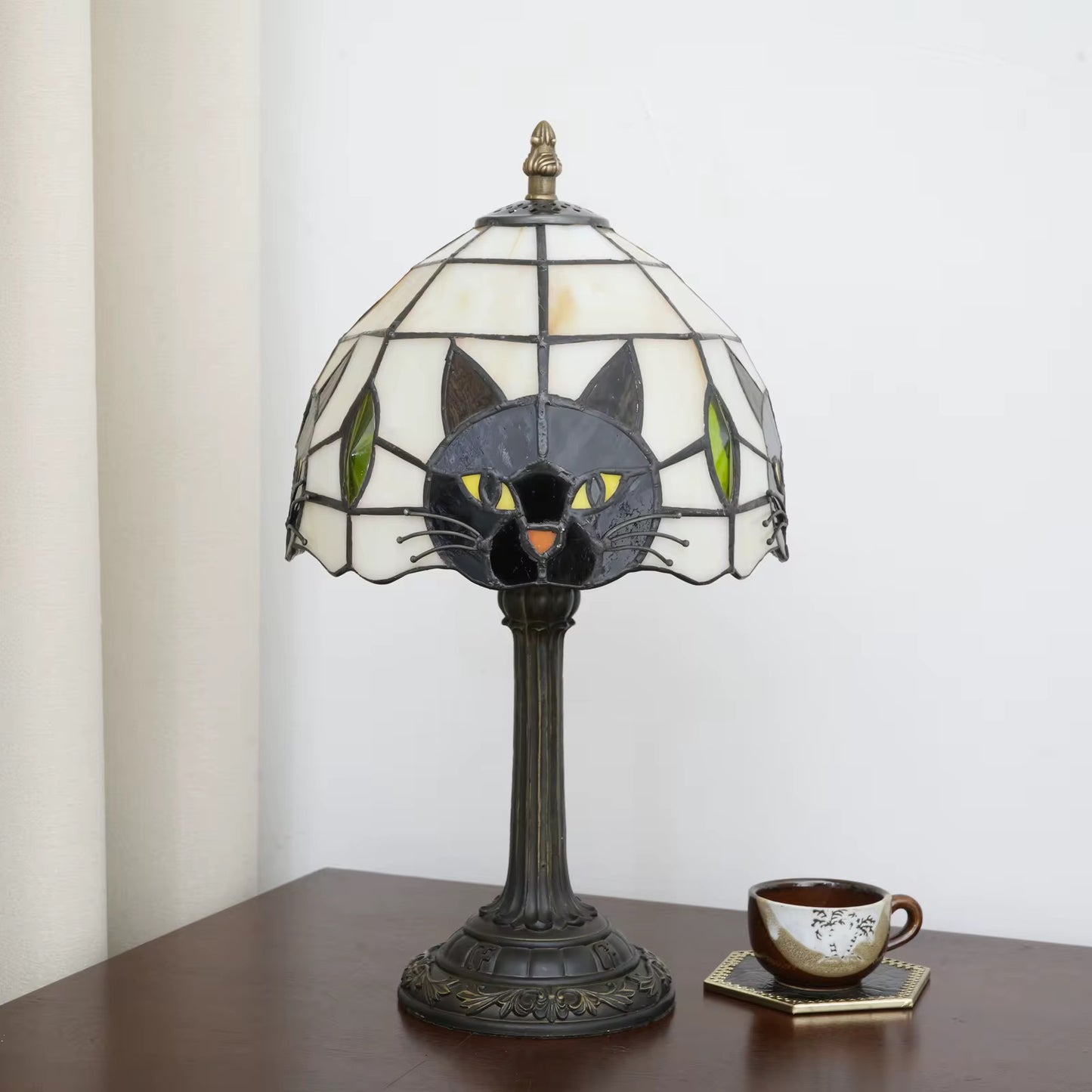 Black cat table lamp